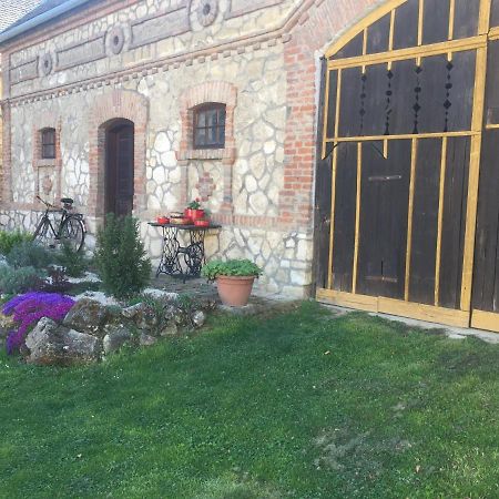 Orfű Levendula Porta Es Pajtaszinhaz酒店 外观 照片
