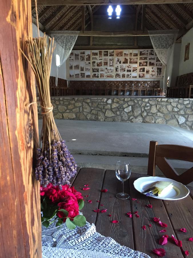 Orfű Levendula Porta Es Pajtaszinhaz酒店 外观 照片